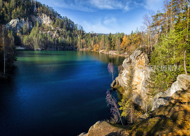 国家公园Adrspach-Teplice Rocktown的小湖